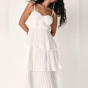 Lulu’s cascading crush white tiered bustier midi dress Size medium NWT